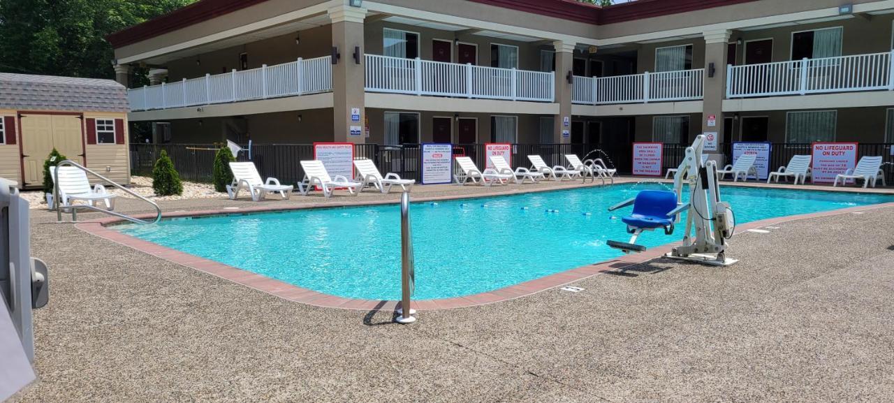 Motel Red Roof - Mcguire Afb 2*